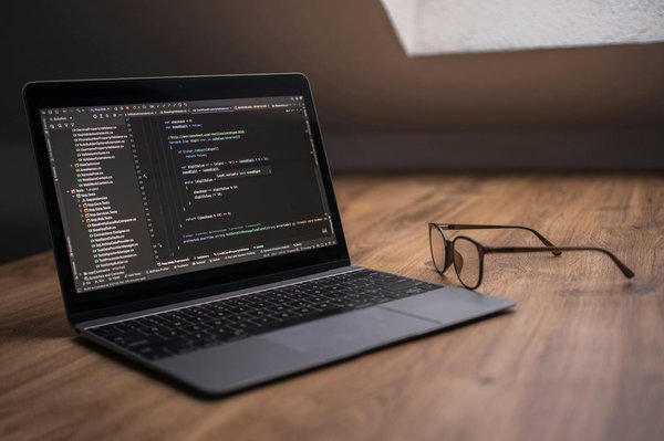 Welche Bedeutung hat Vintage-Mode in der heutigen Damenmode?